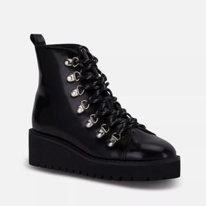 Women's Wanted Hunter Alpine Boots size 7